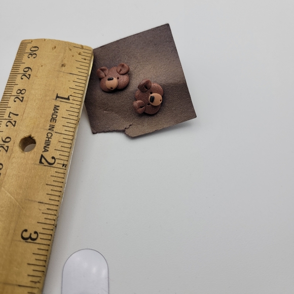 Teddy Bear Face Stud Earrings - Picture 5 of 5
